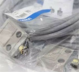 Omron D4C-3242(D4C3242) xn